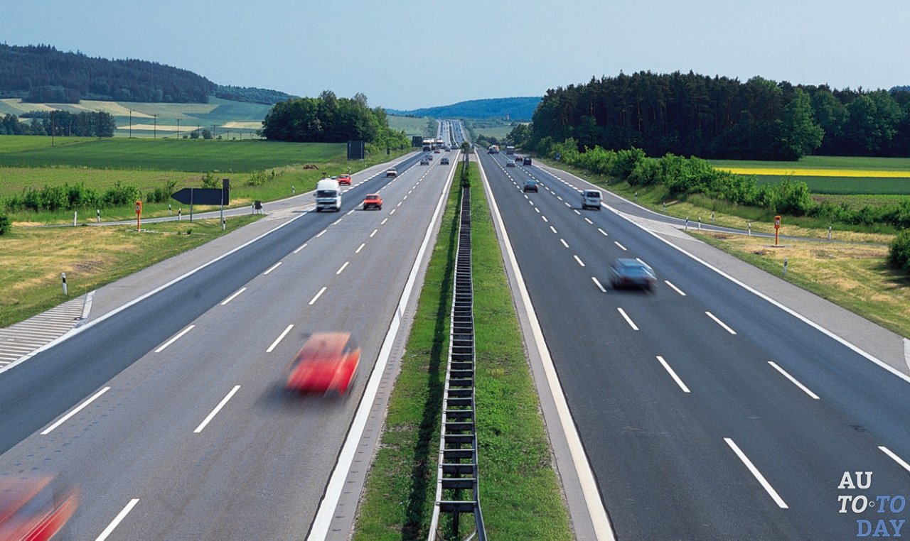 Дорога с несколькими полосами