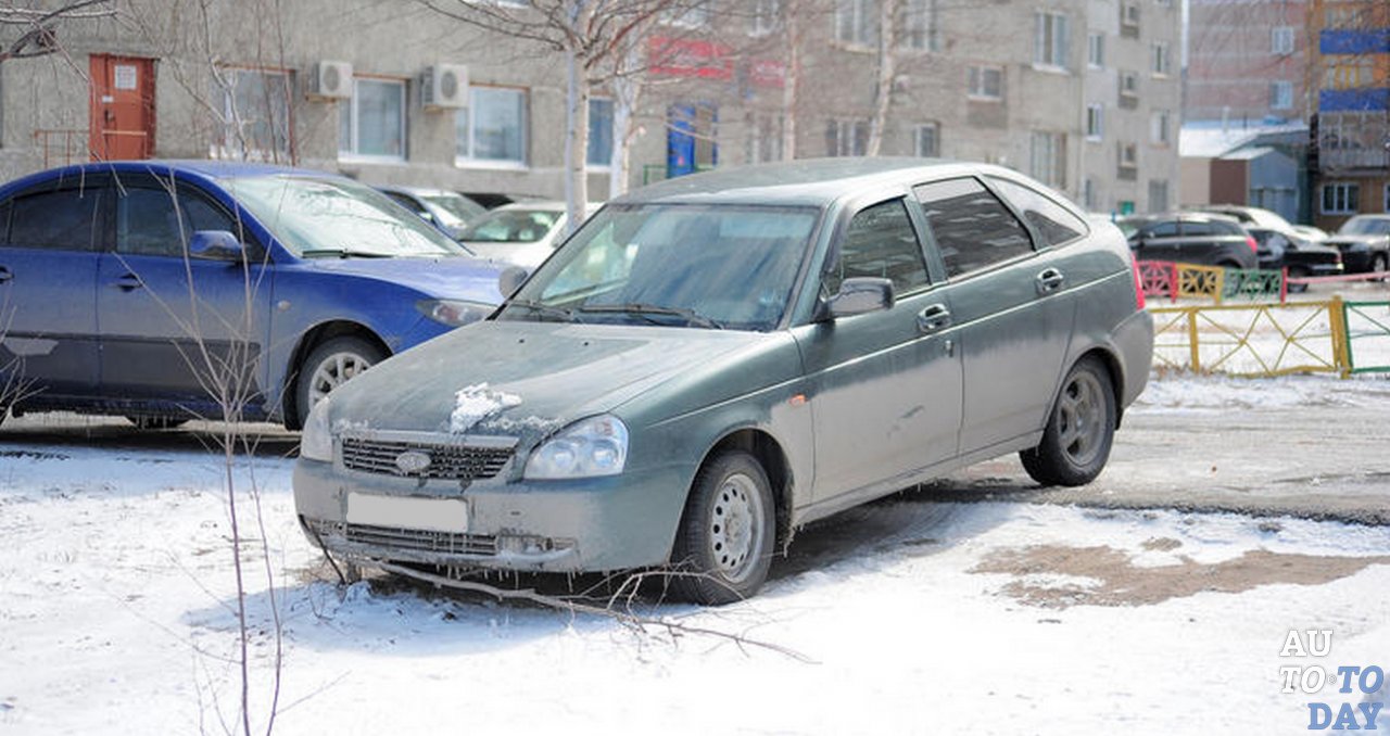 Парковка на газоне зимой