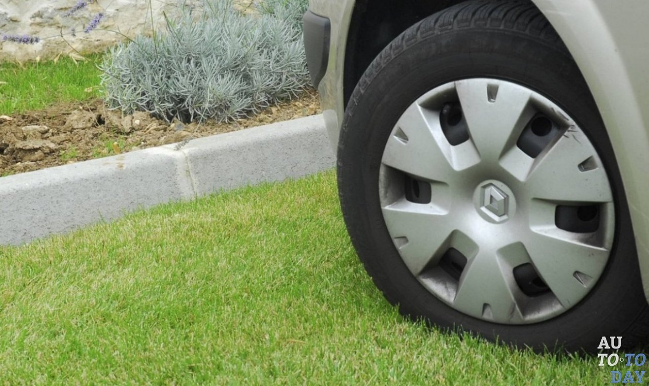 Парковка на газоне