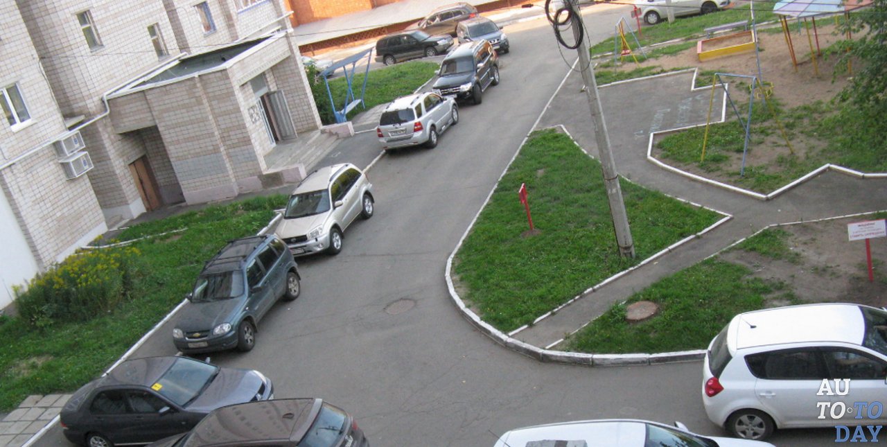 Сквозной проезд через двор Сквозной проезд через двор