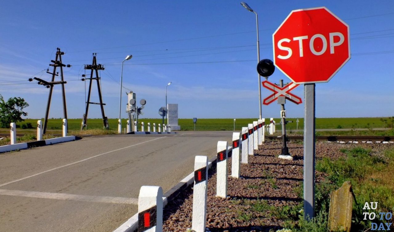 Дорога перед ж/д переездом