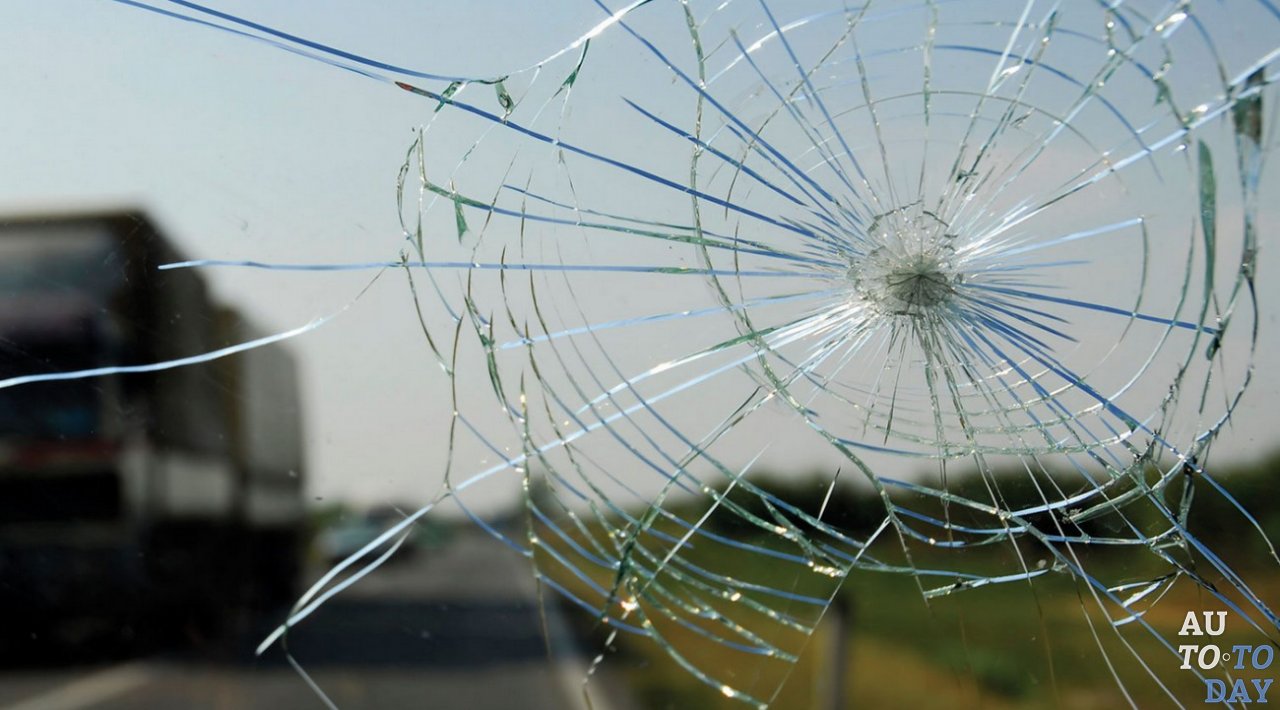 Трещина на лобовом стекле