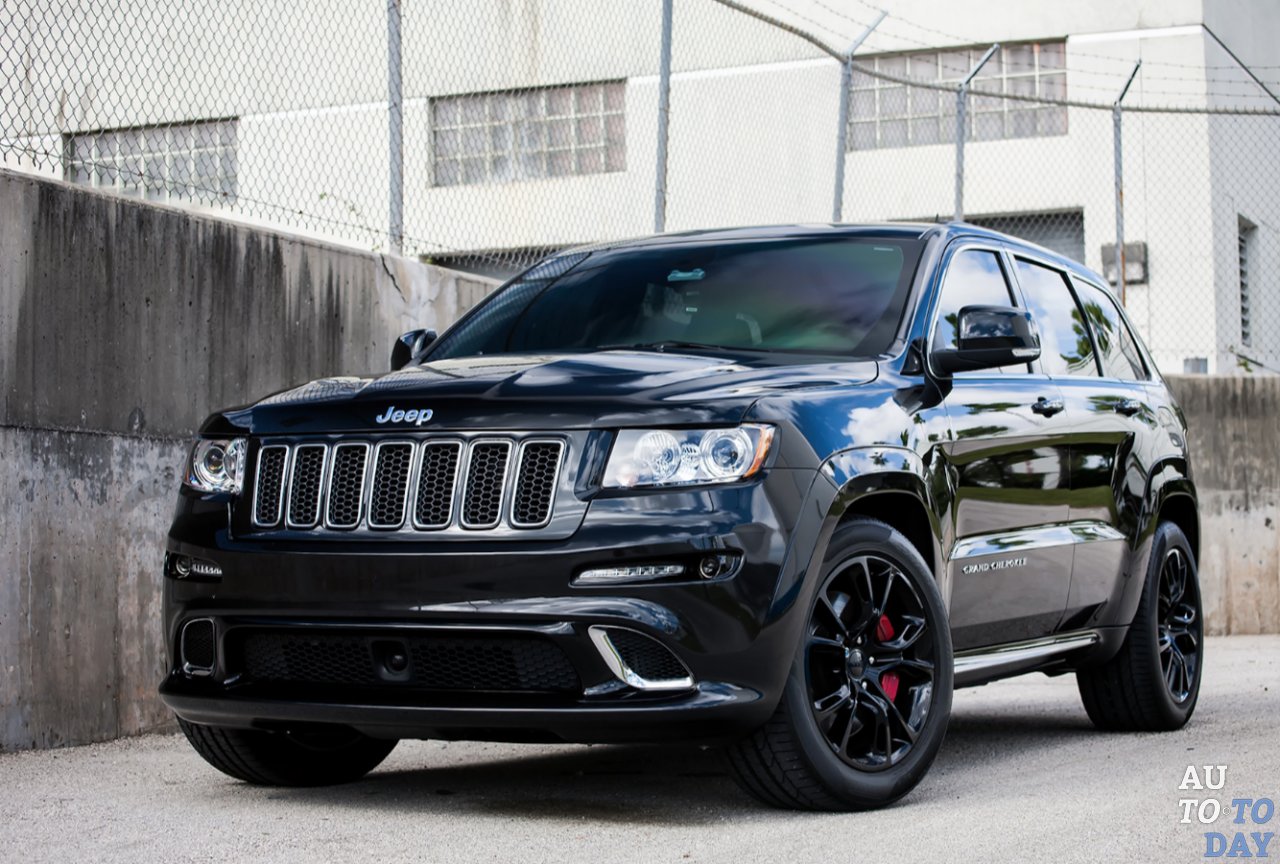 Интерьер Jeep Grand Cherokee рассекречен в сети