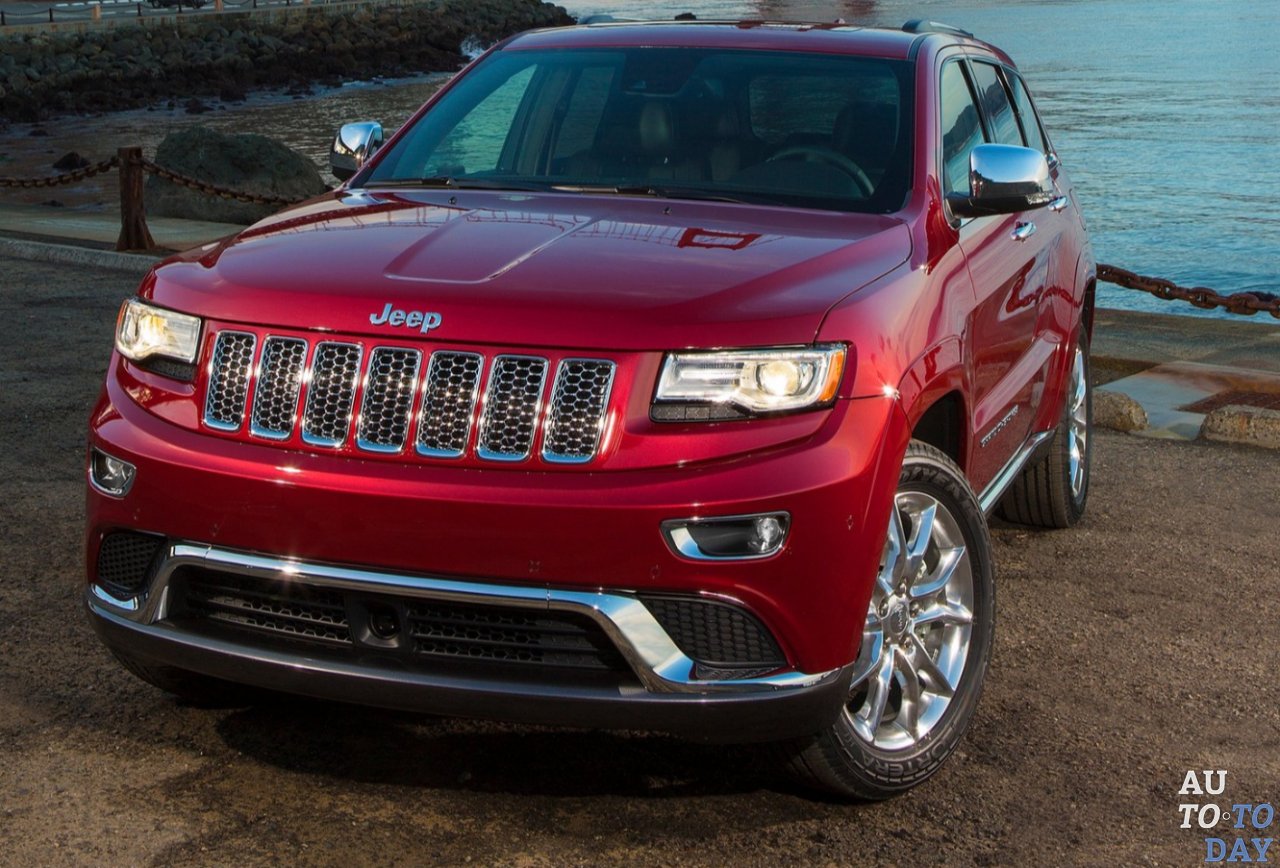 Интерьер Jeep Grand Cherokee рассекречен в сети