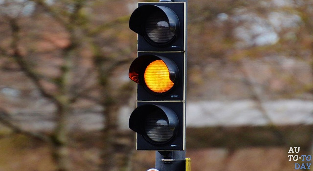 Проезд на желтый свет светофора Проезд на желтый свет светофора