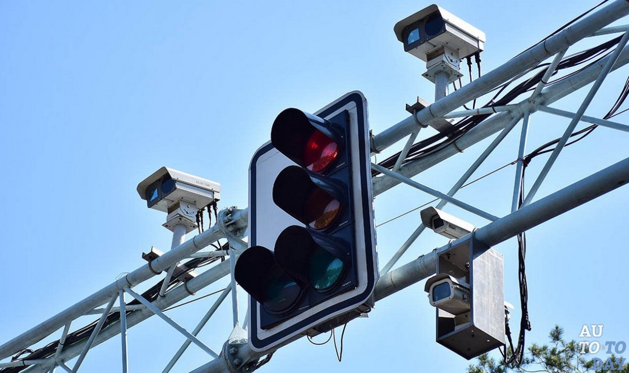 Видеофиксация нарушения проезда на красный свет Видеофиксация нарушения проезда на красный свет