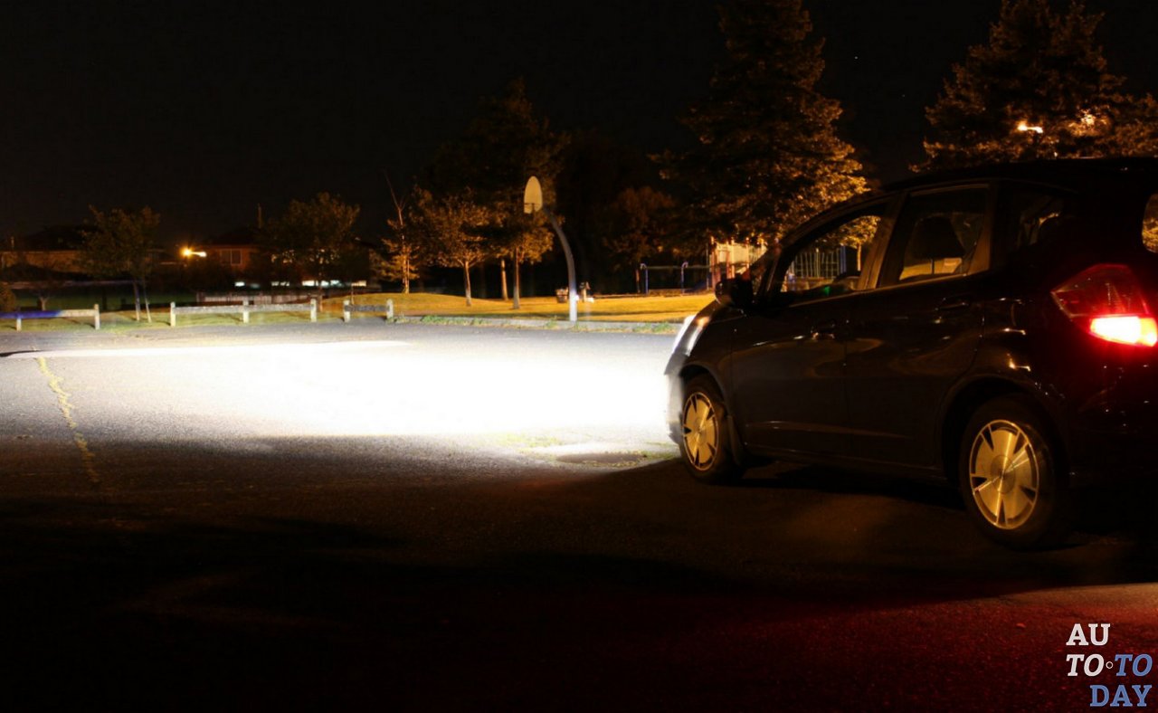 Автомобиль с ксеноновыми фарами