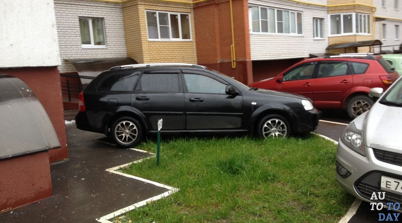 Парковка на газоне