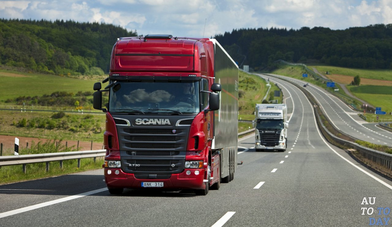 Грузовое авто в дороге Грузовое авто в дороге