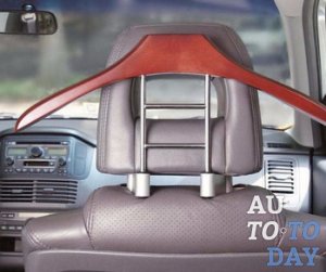 Деревянная вешалка