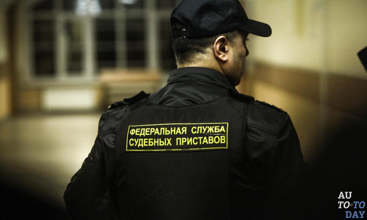 Сотрудник федеральной службы приставов