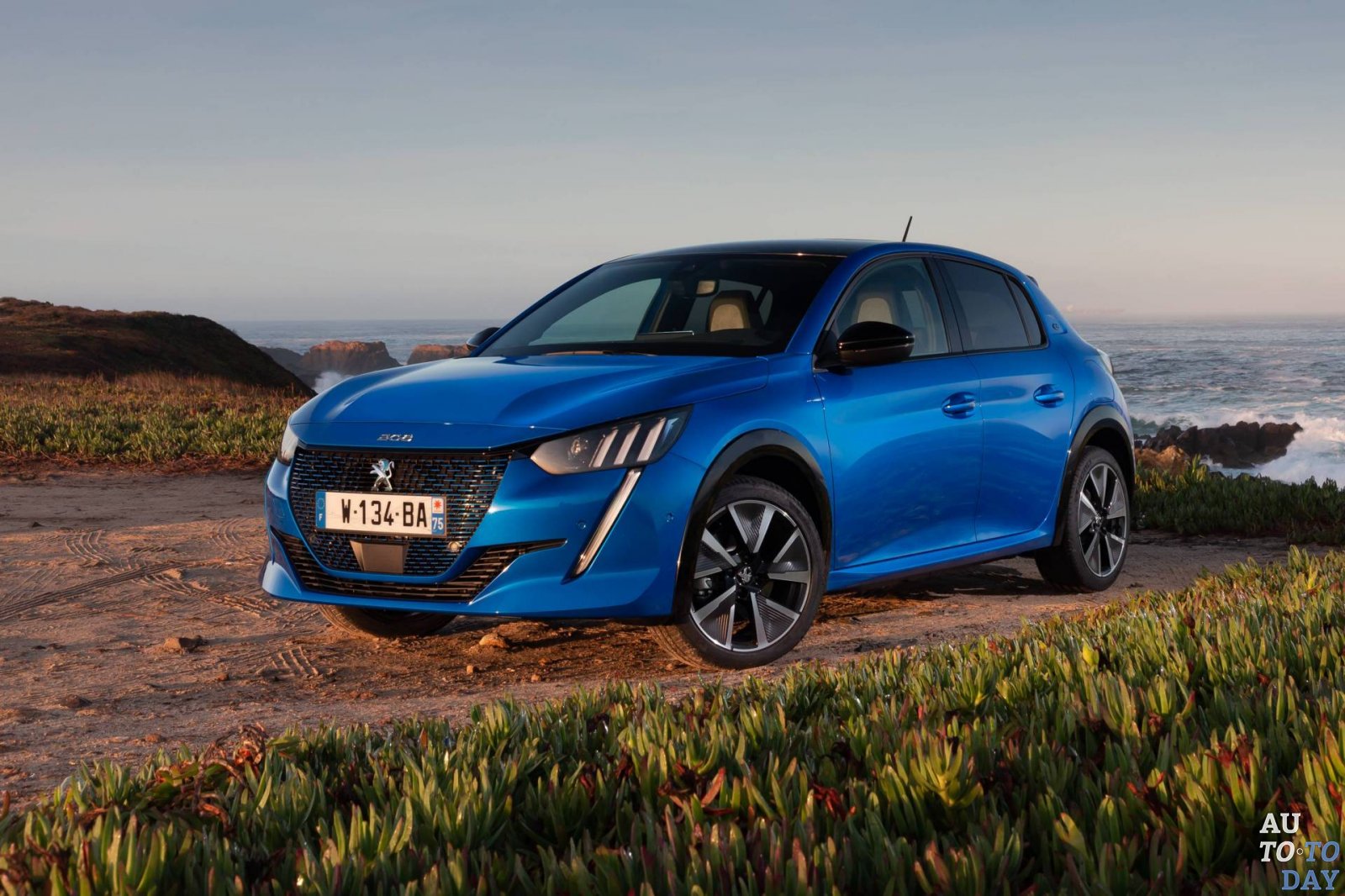 Peugeot 208 электрический
