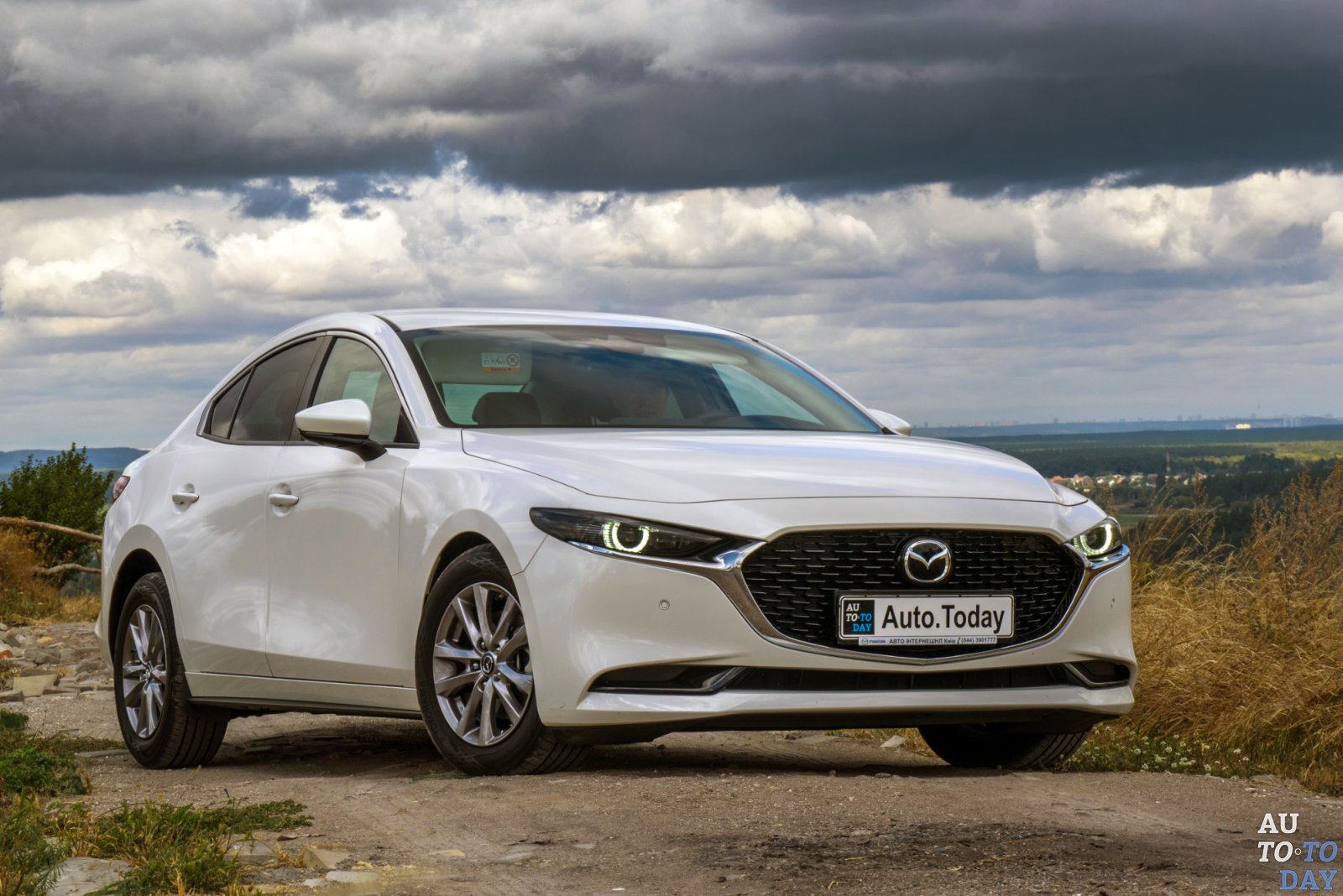 Новый седан mazda