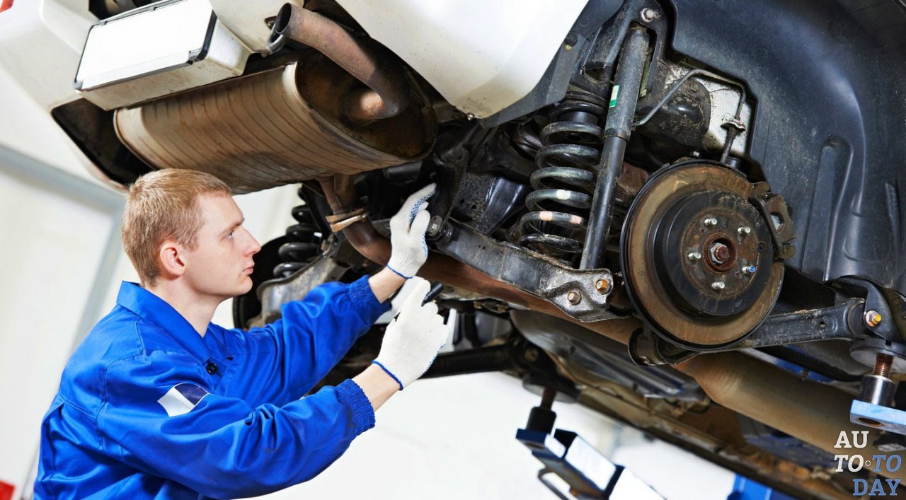 Машина на СТО