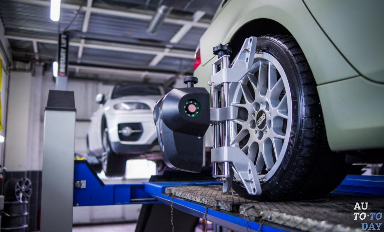 Машина в автосервисе