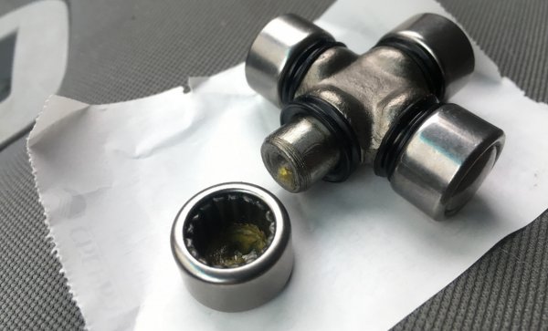 Замена карданчика рулевого вала у «Калины»: стучит и гремит крестовина ...