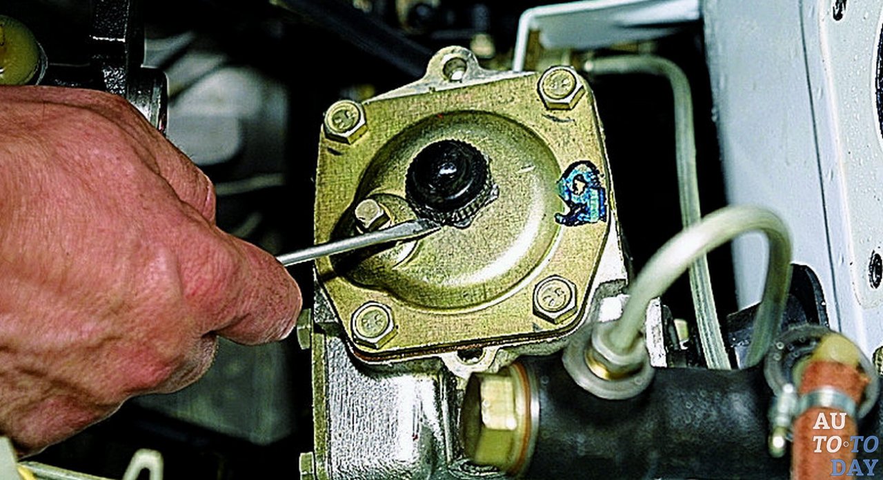 Регулировка зазора в зацеплении ролика с червяком Регулировка зазора в зацеплении ролика с червяком