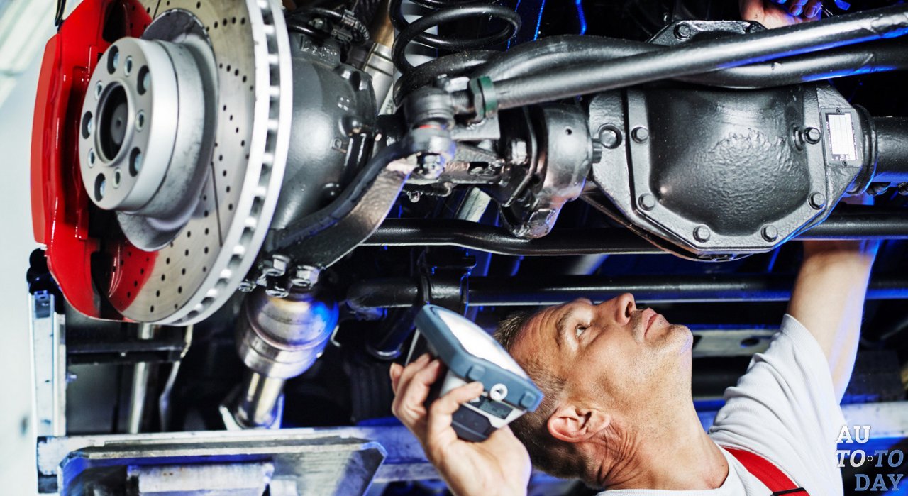 Машина на СТО Машина на СТО