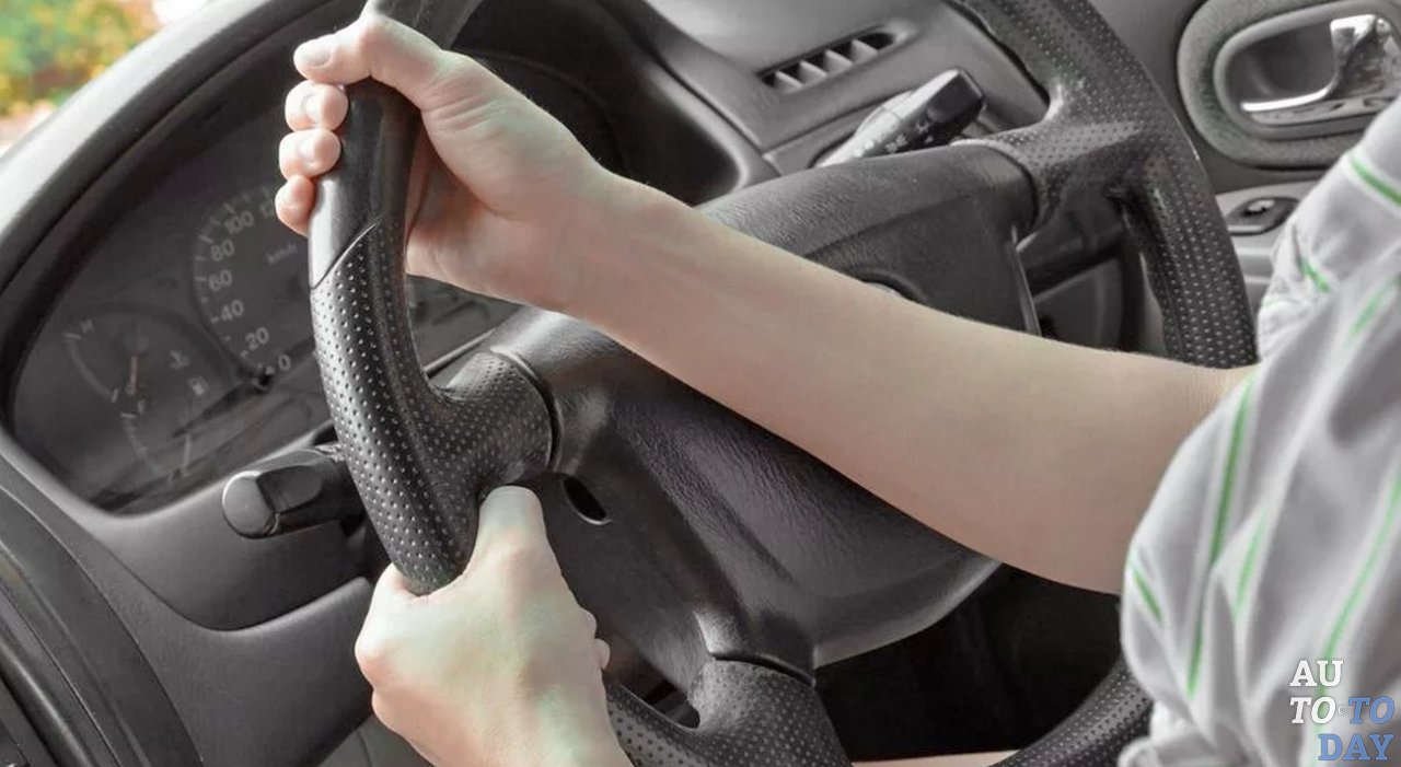 Руль крутится восьмёркой Руль крутится восьмёркой