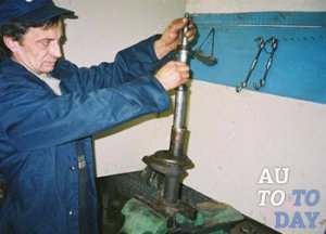 Замена стоек замортизаторов