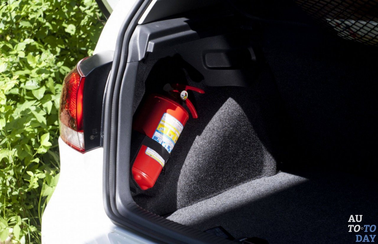 Огнетушитель в машине Огнетушитель в машине