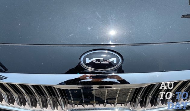 Новый значок с логотипом Kia был замечен на новом автомобиле