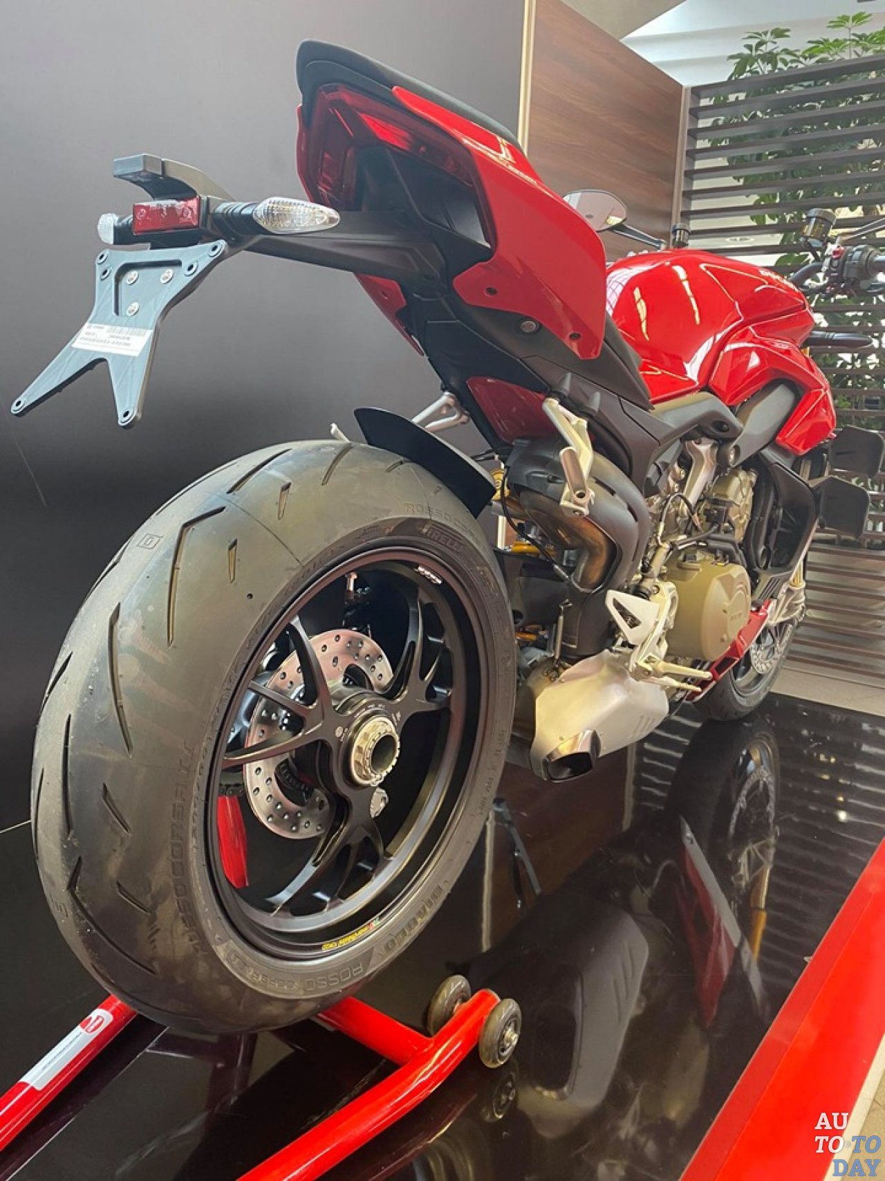 Ducati Streetfighter v4 s 2020
