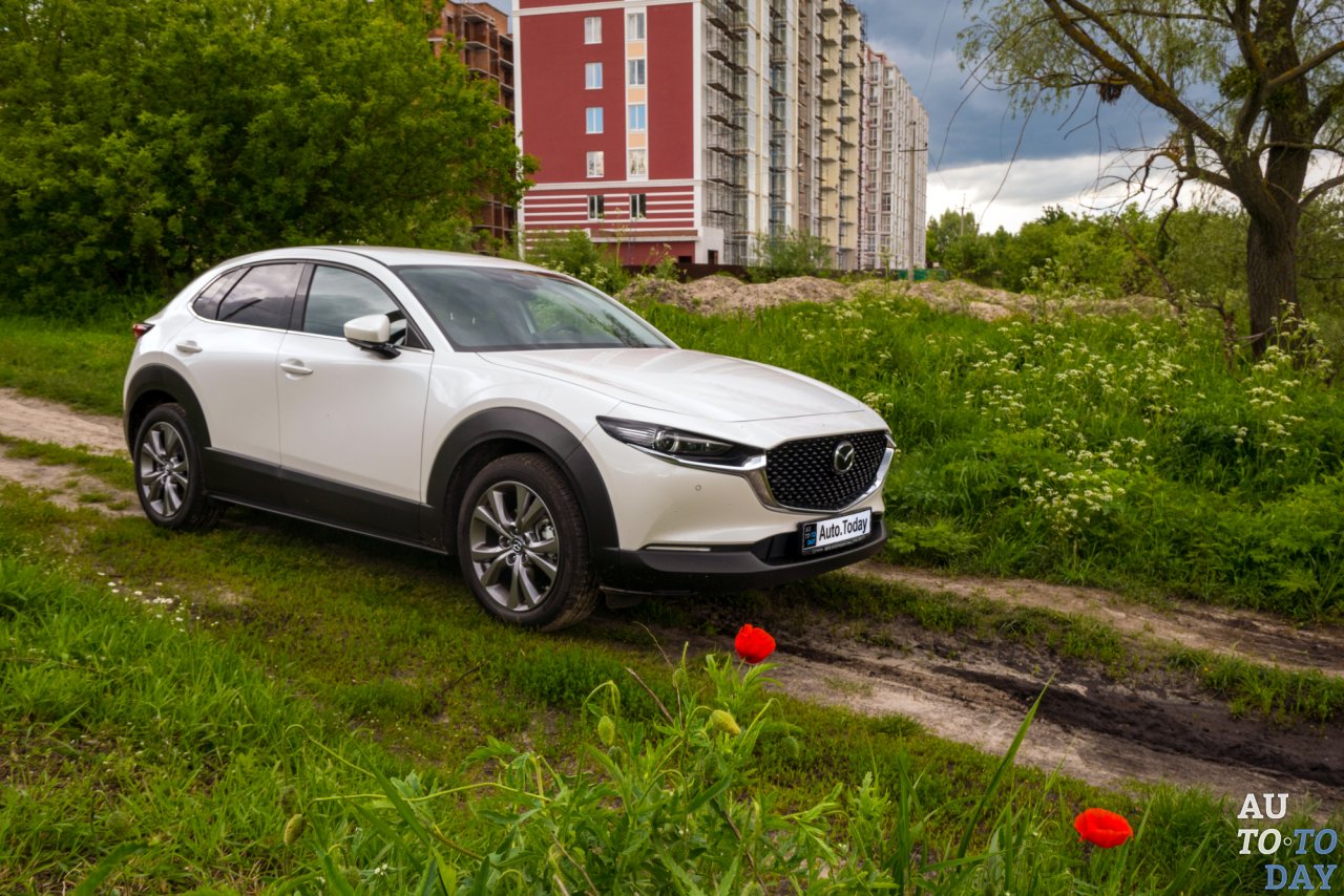 Тест драйв отзывы владельцев. Мазда СХ-30 белая. Мазда cx30 белая. Mazda cx30 Hybrid. Mazda CX 30 гибрид.